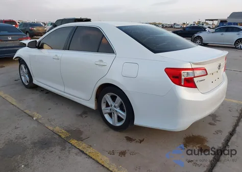 2014 Toyota Camry Se z USA, uszkodzony, nr VIN 4T1BF1FKXEU442365